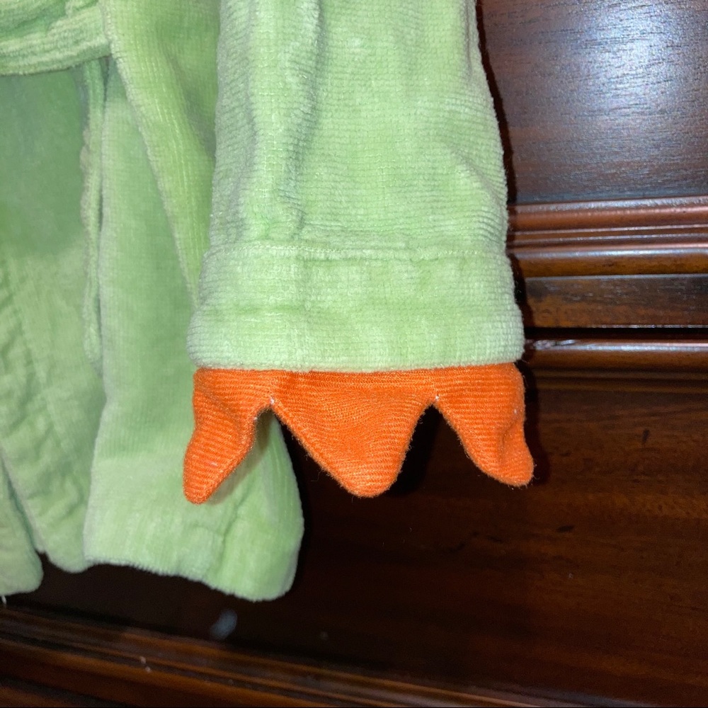 Dinosaur Bathrobe 🦖 🛁 - Picture 3 of 6